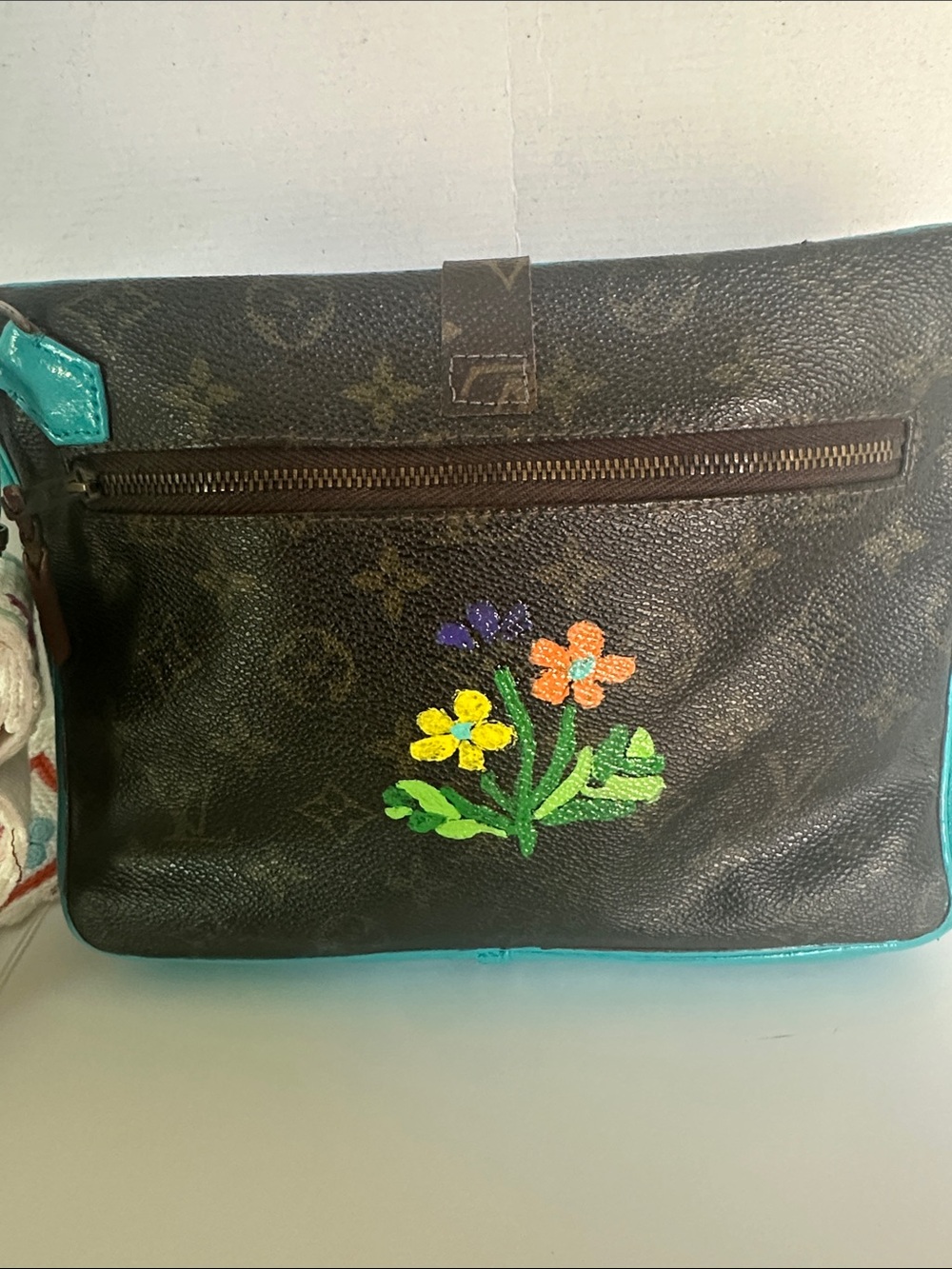 Louis Vuitton Monogram formerly a cosmetic pouch converted into crossbody - Picture 4 of 11